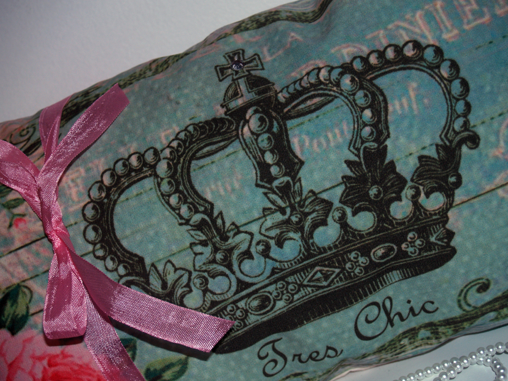 Tres Chic French Royal Crown Shabby Ornate Home Decor Pillow 